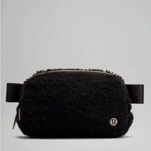 NWT Lululemon Everywhere Belt Bag Fleece